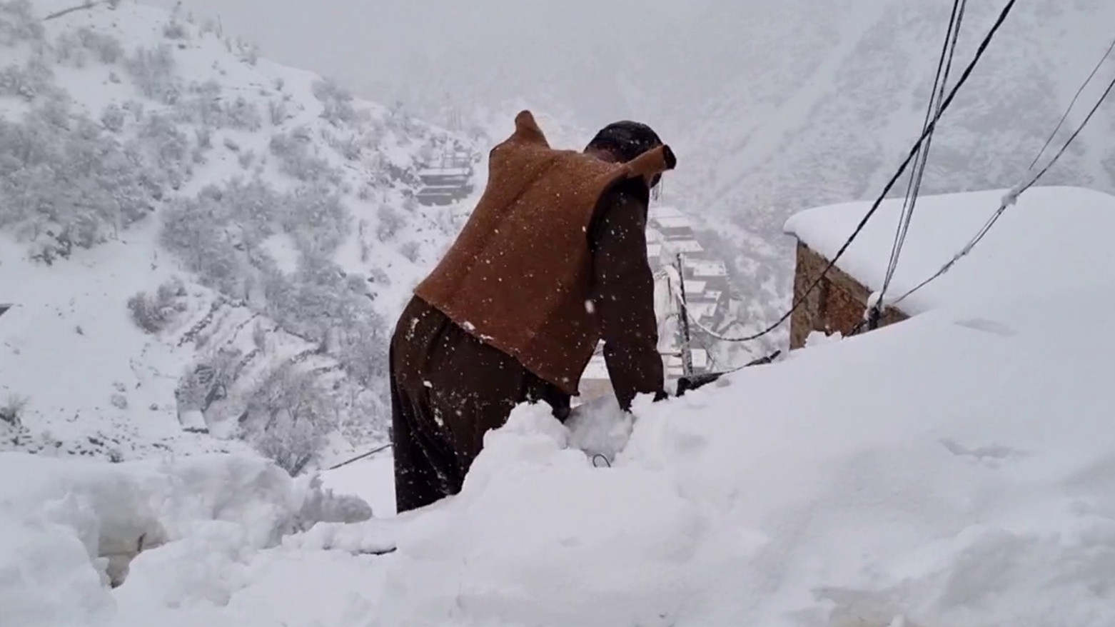 Рекордные морозы и сильные снегопады парализовали Восточный Курдистан