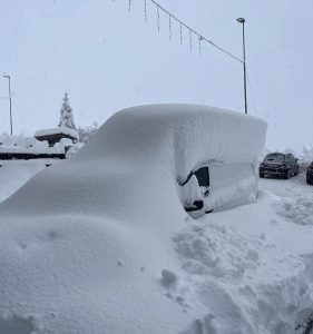 Зимний циклон принес обильные снегопады в Пьемонт, Италия