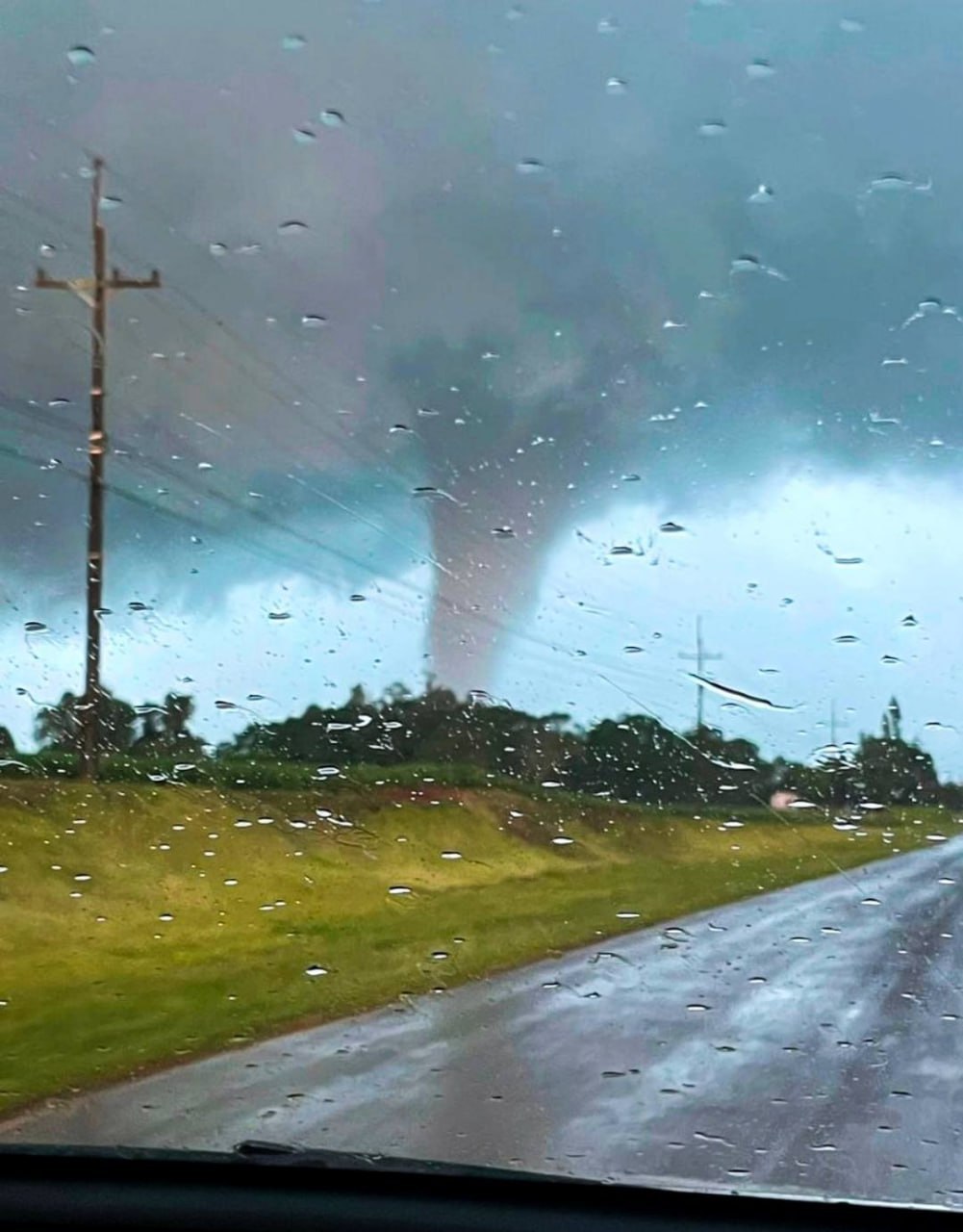 Торнадо неожиданно обрушился на регион Санта-Роса-дель-Мондай, Парагвай