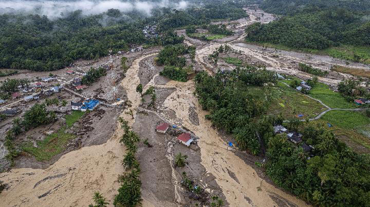Наводнения в Уберландия. штат Минас-Жерайс, Бразилия 30 декабря 2025