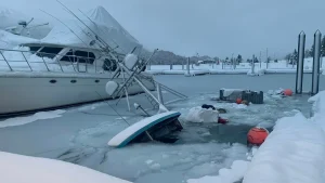 Рекордные снегопады обрущилися на Аляску.