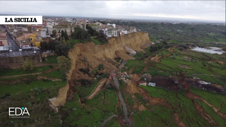 Оползень в Нишеми. Сицилия, Италия